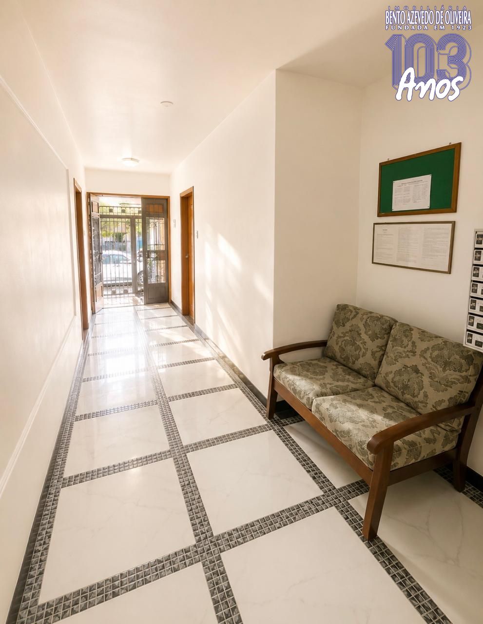 Hall Entrada