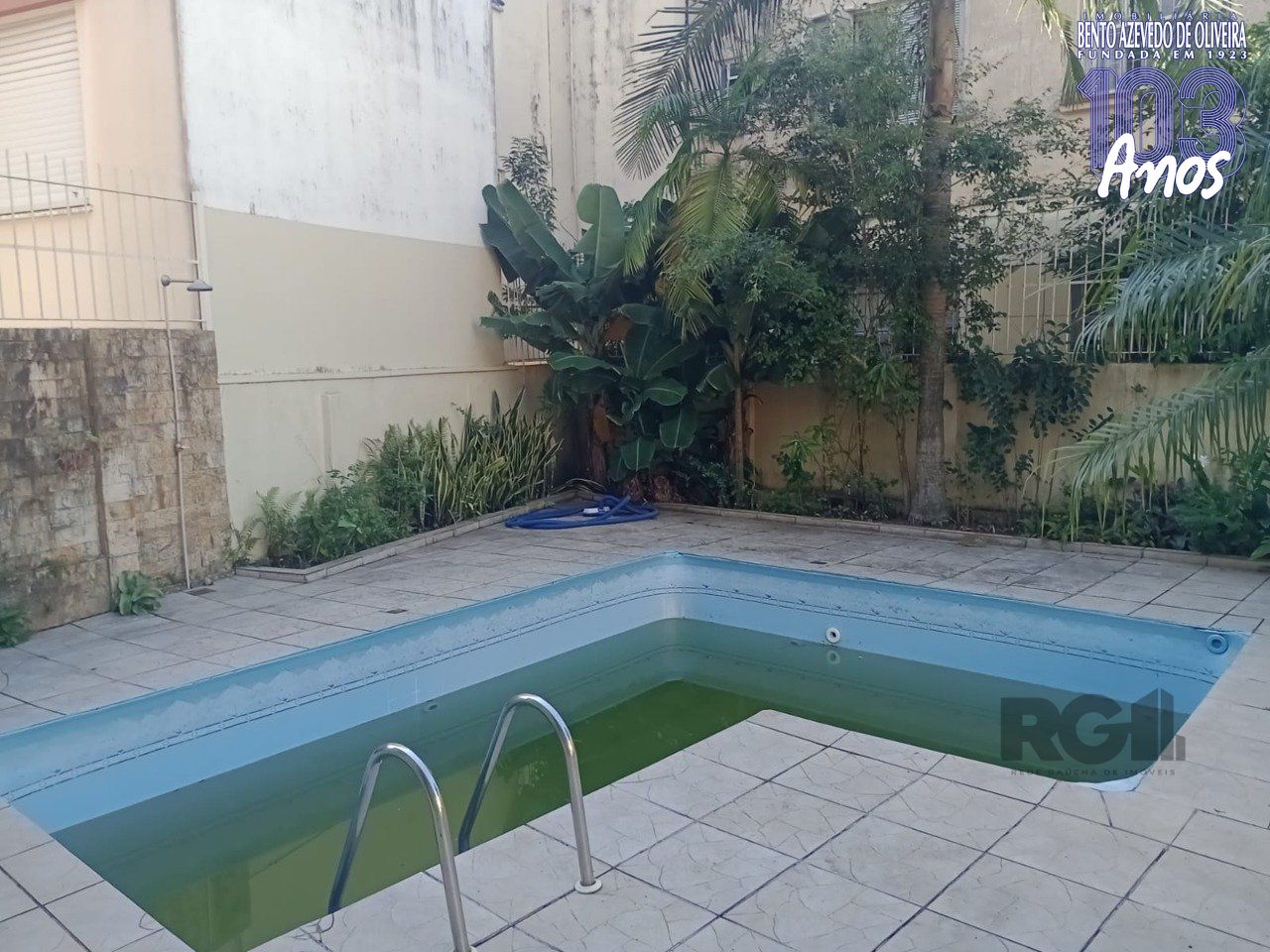 Piscina.jpg+2025-04-10