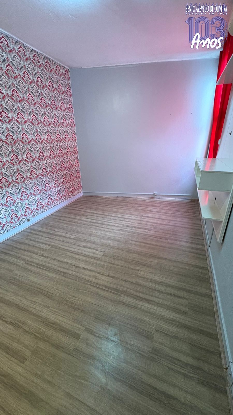 QUARTO-COM-PAPEL-DE-PAREDE