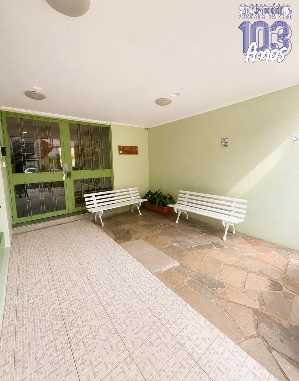 Hall Entrada