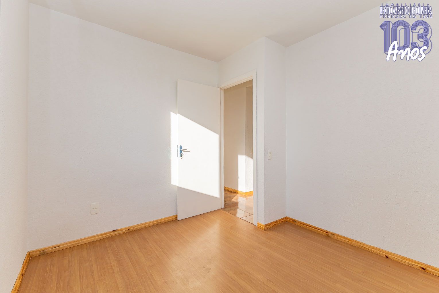 apartamento-dormitório-ensolarado