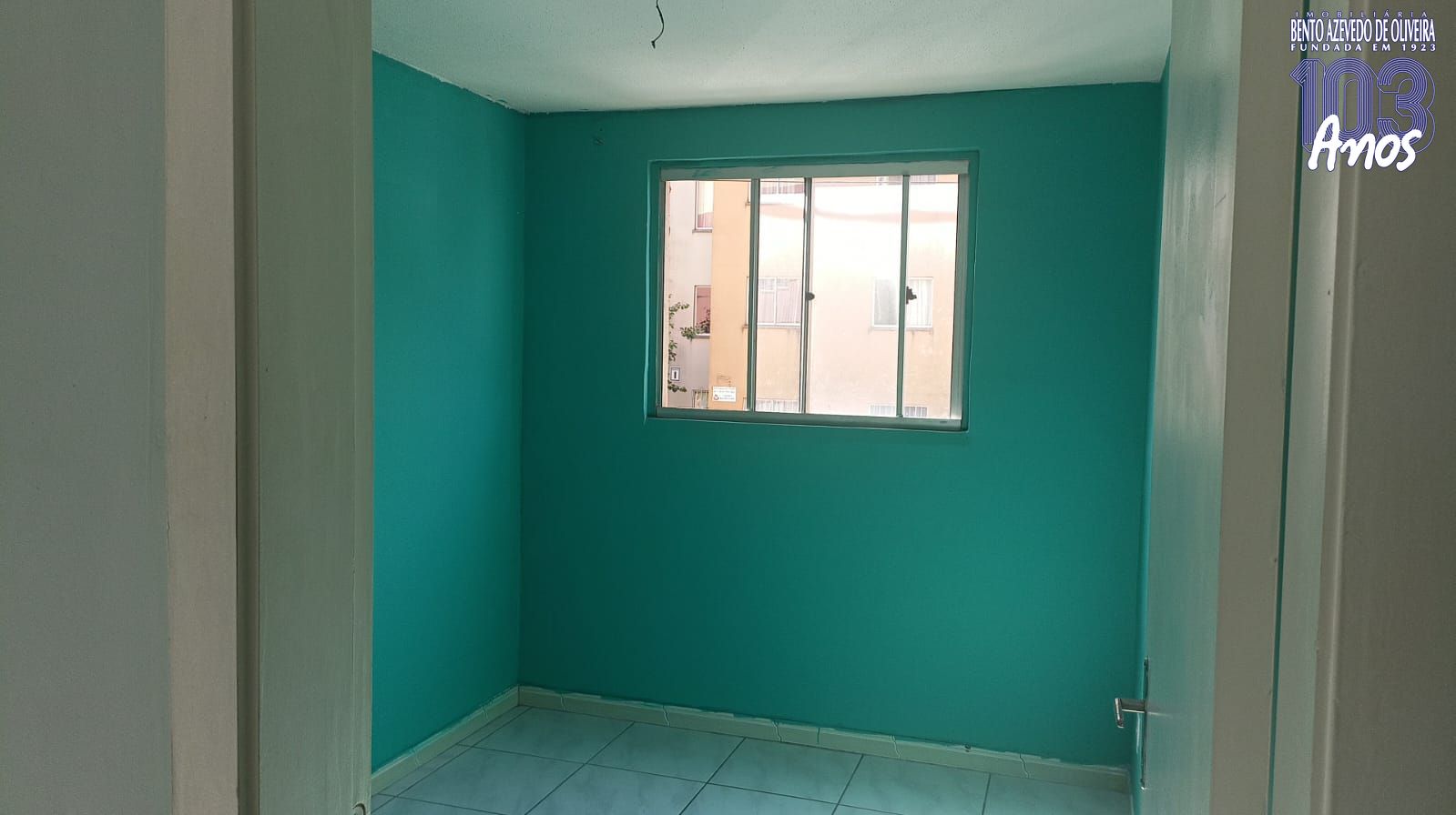 DORMITORIO-COM-JANELA-E-VISTA