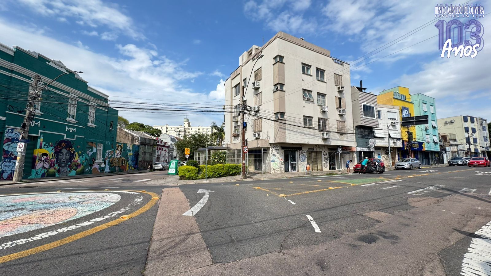 PRÉDIO-EM-ESQUINA