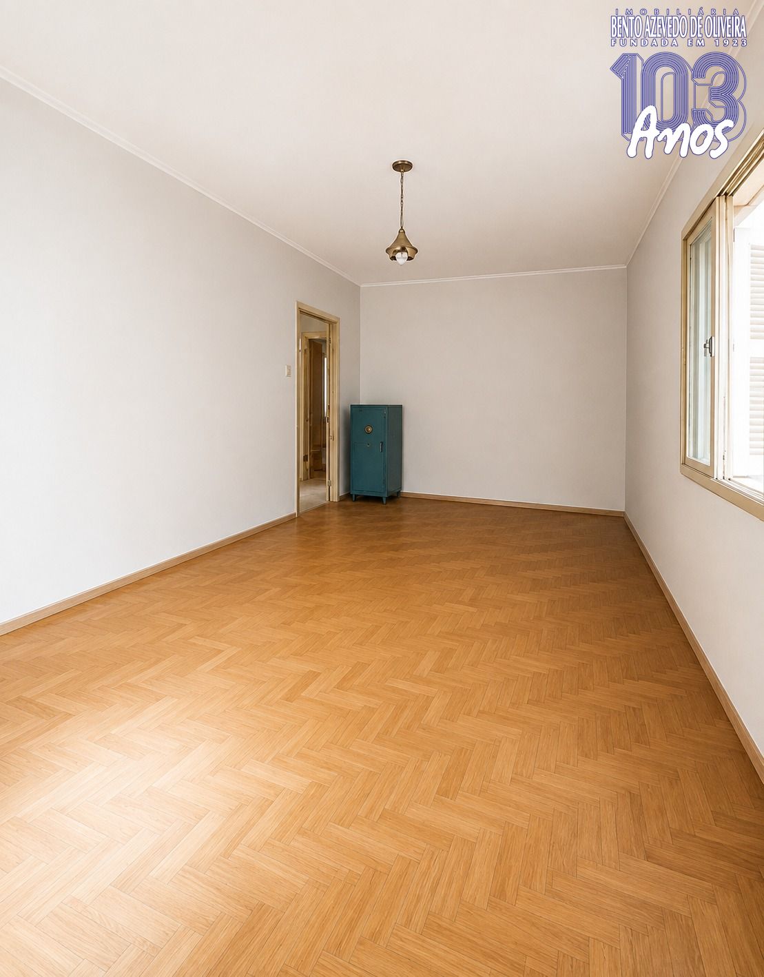 SALA-DE-ESTAR-COM-PISO-PARQUET