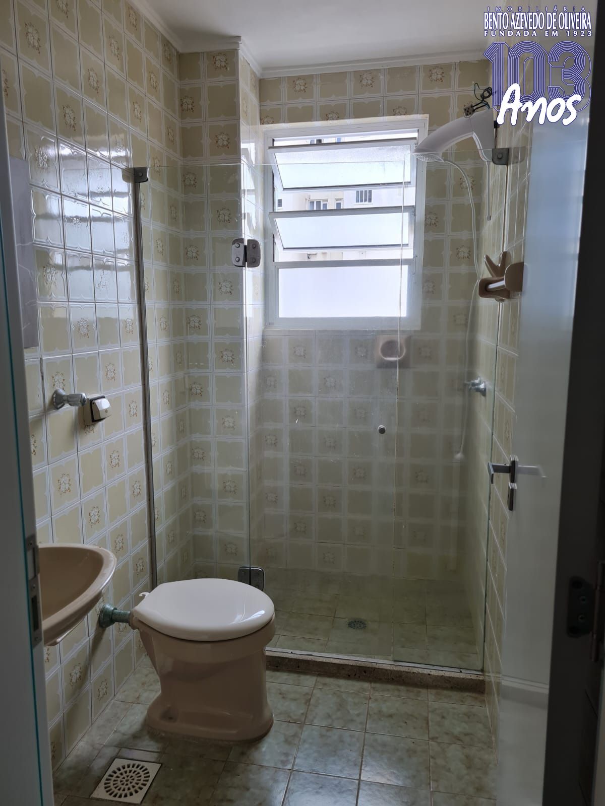 apartamento-banheiro-box