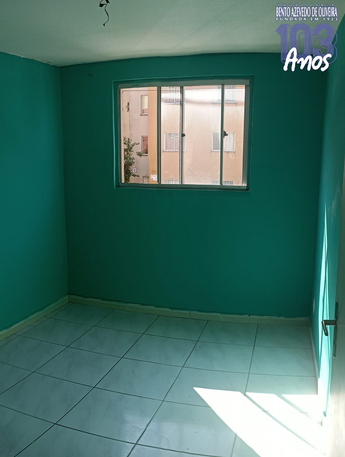 QUARTO-COM-PINTURA-MODERNA