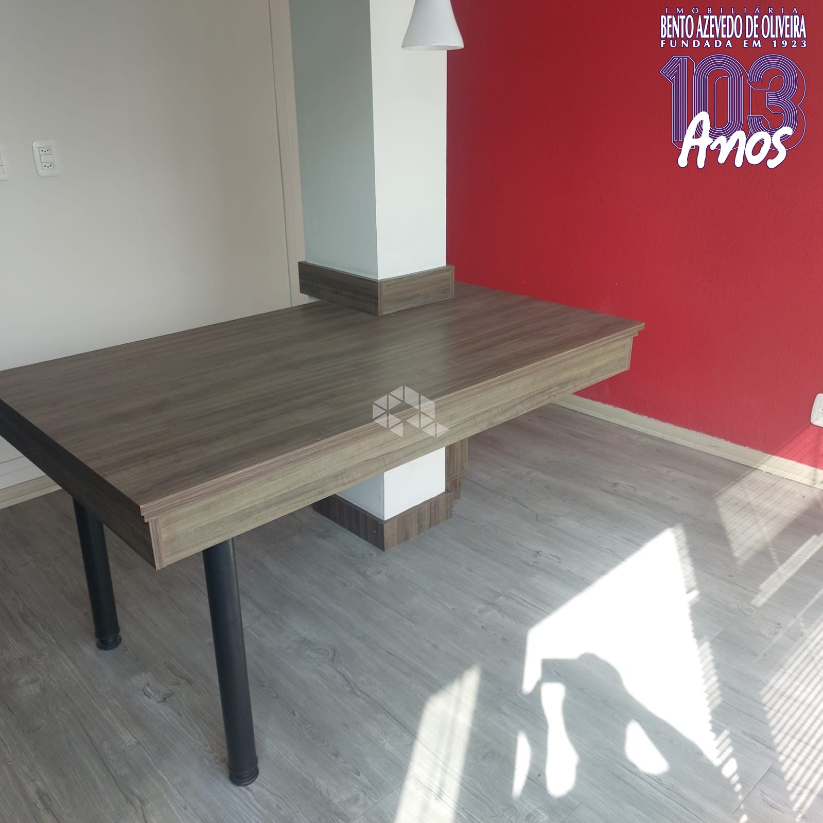 SALA-COMERCIAL-COM-MESA-DE-REUNIAO
