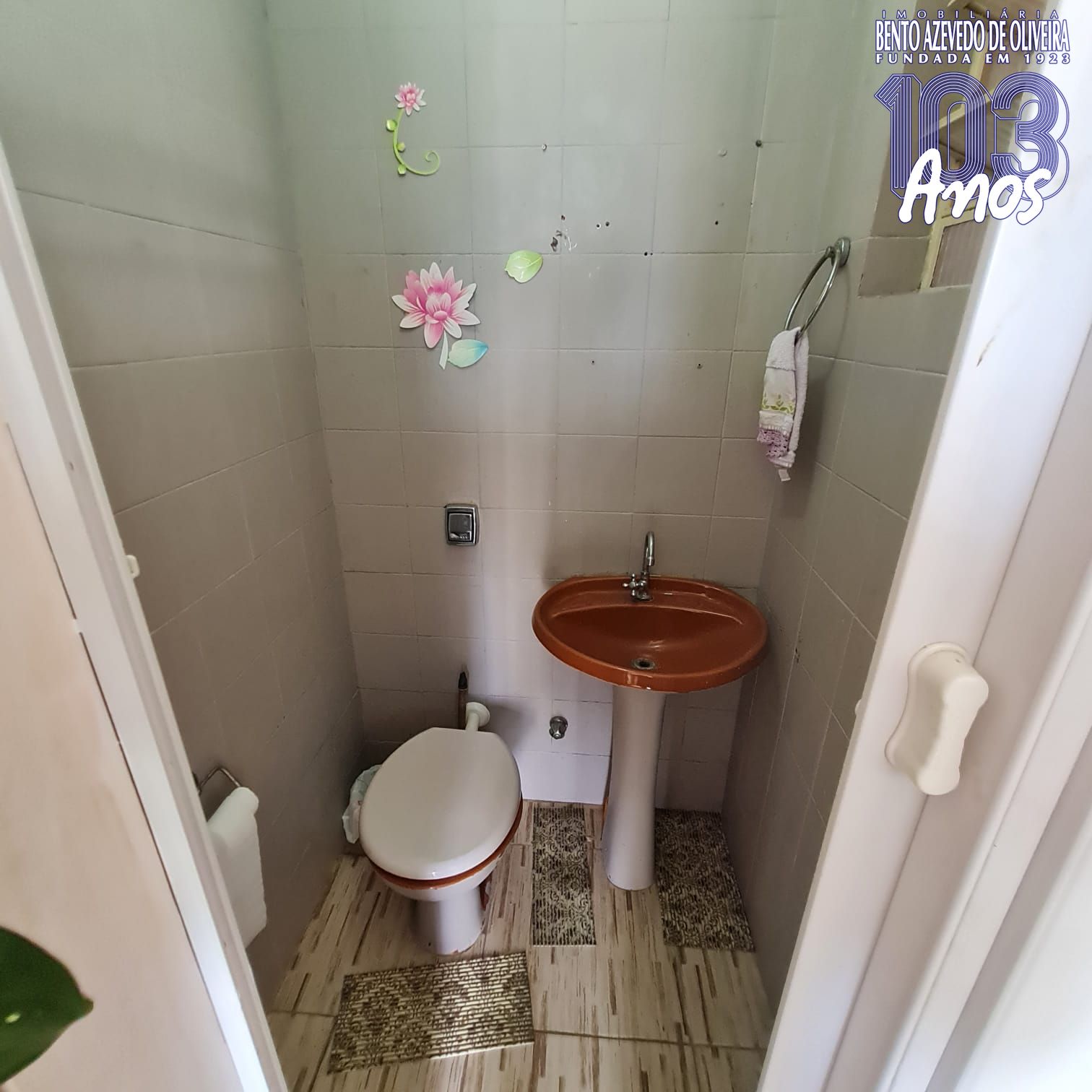WC AUX