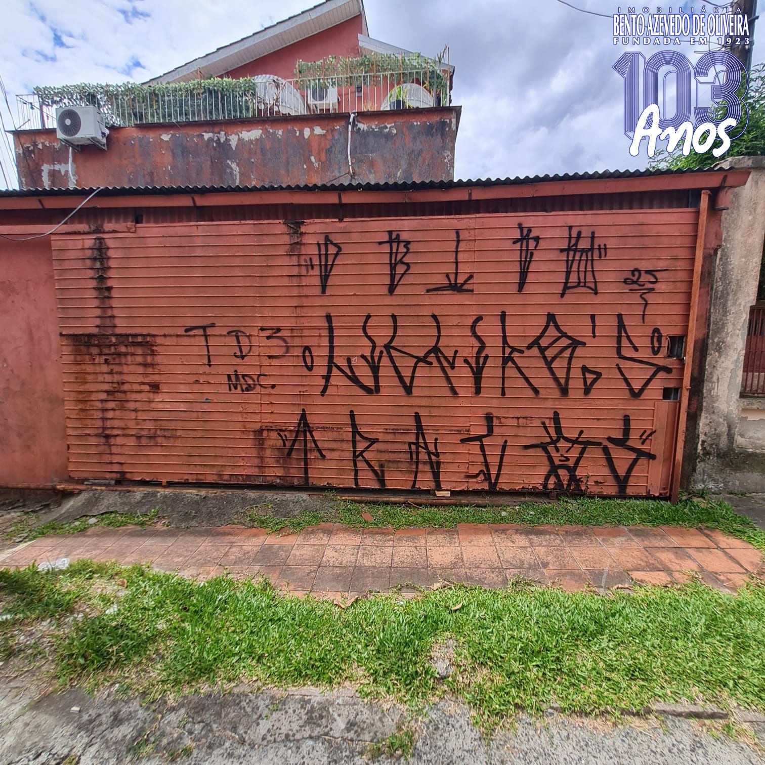 GARAGEM FECHADA
