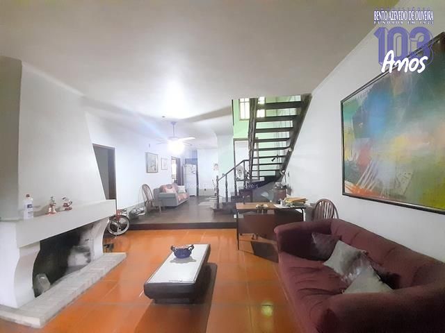 Casa, 4 quartos, 195 m² - Foto 1