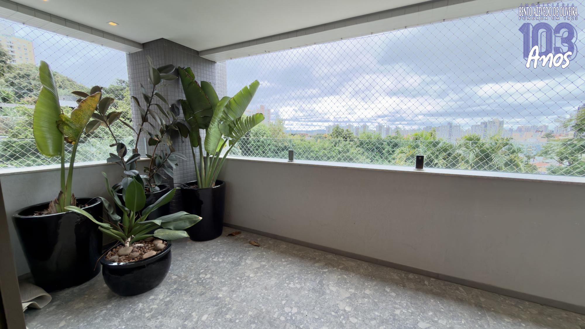 Sacada grande com vista panorâmica