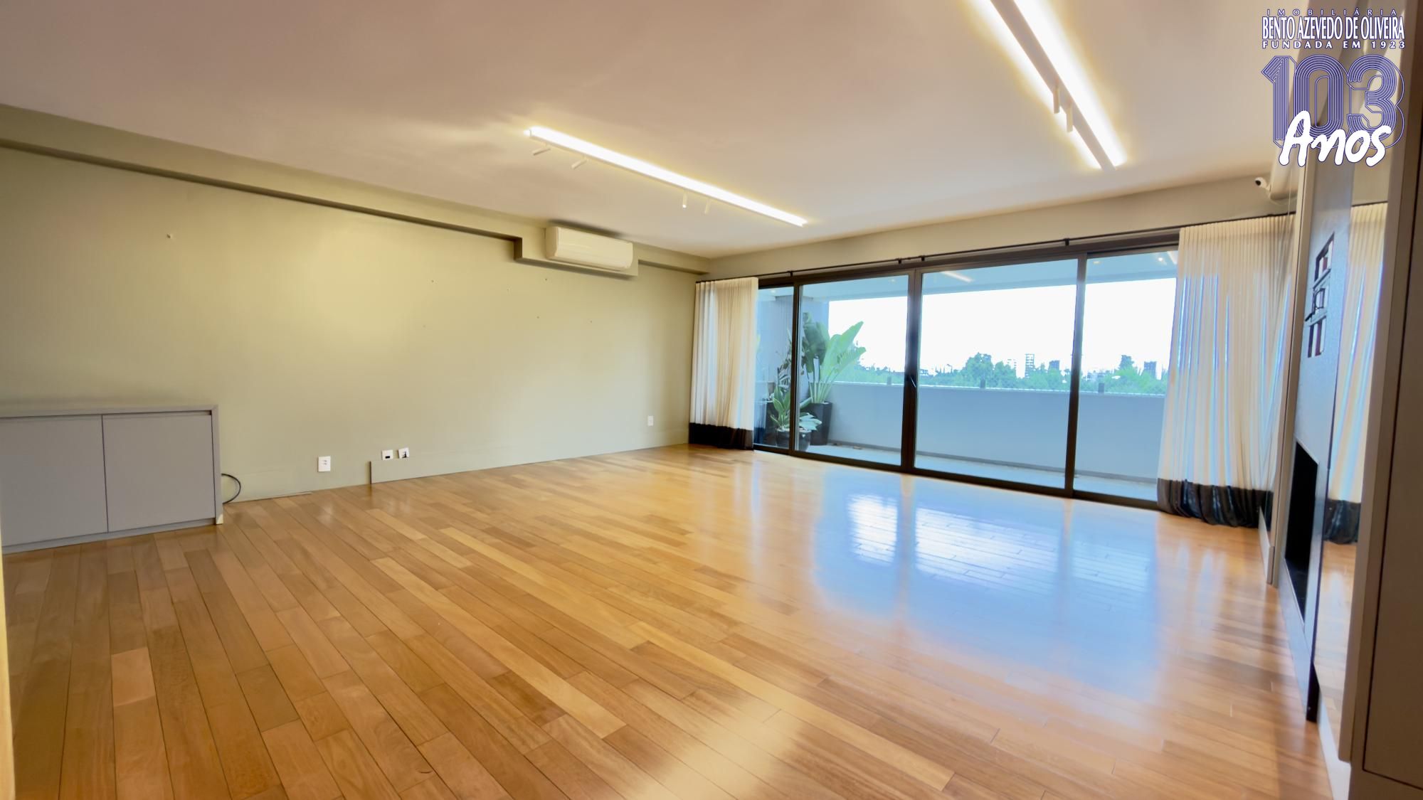 ampla sala para 2 ambientes