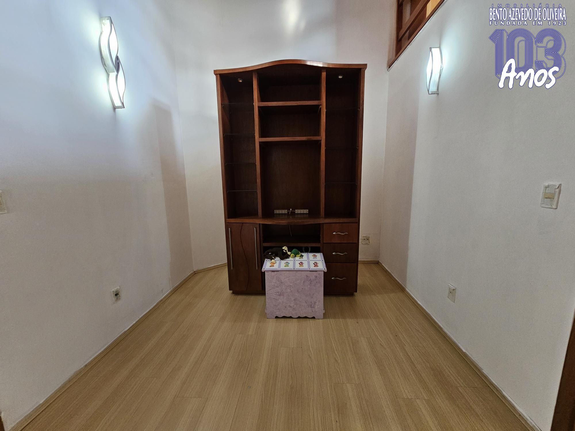 Hall superior