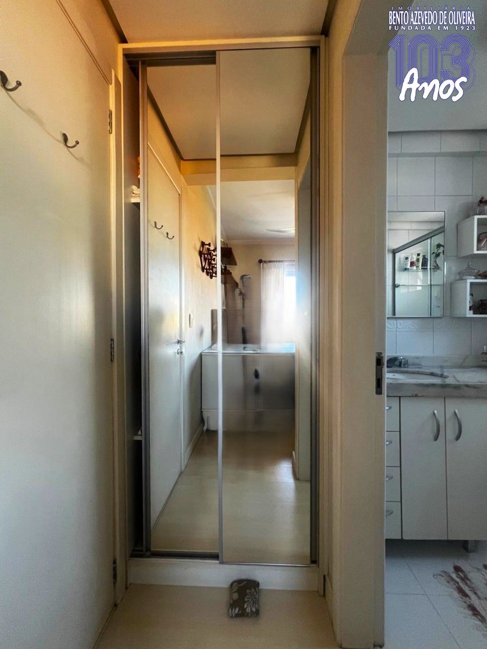 Corredor da suíte espelhado