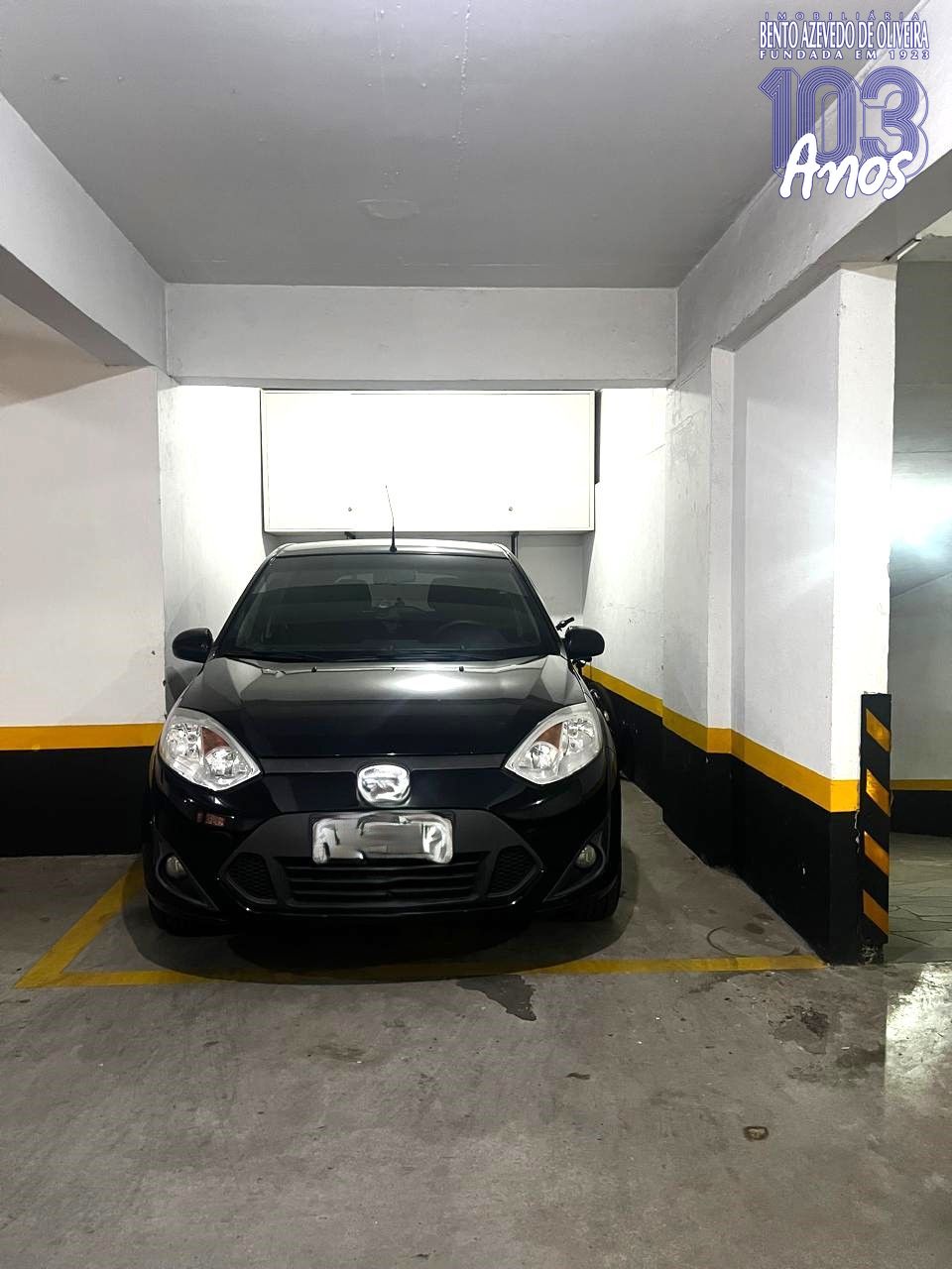 Vaga 1 com armário aéreo