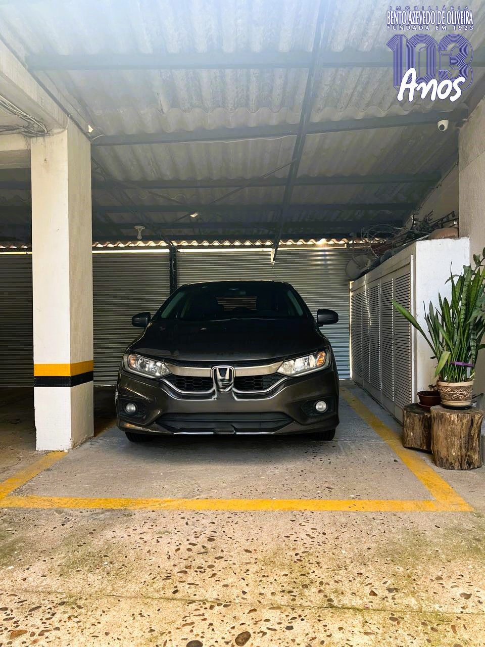 Vaga de garagem coberta