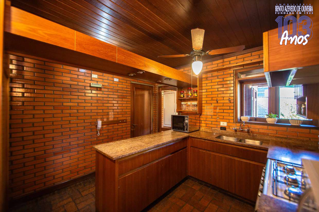 2319643.png
