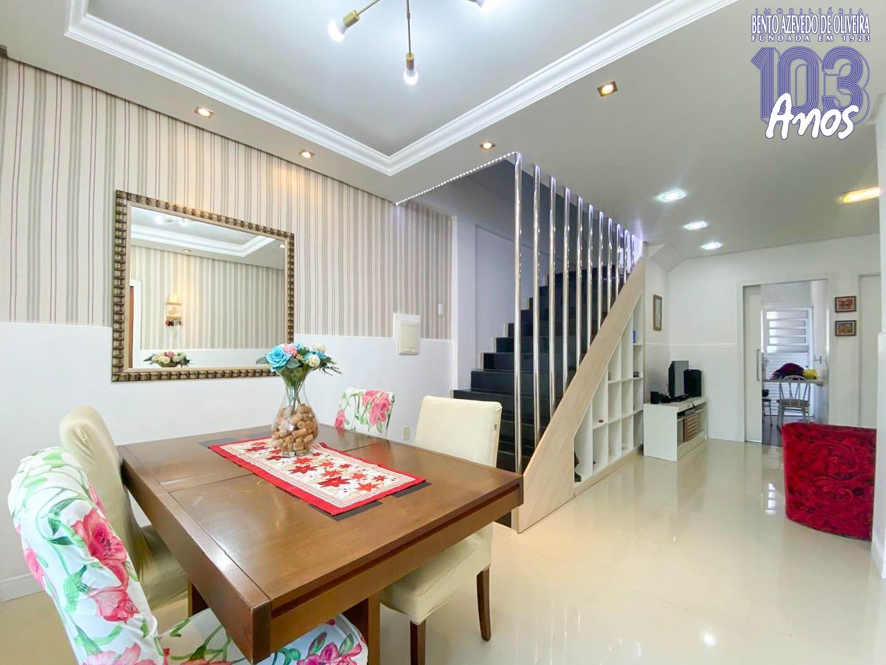 Casa, 3 quartos, 196 m² - Foto 1