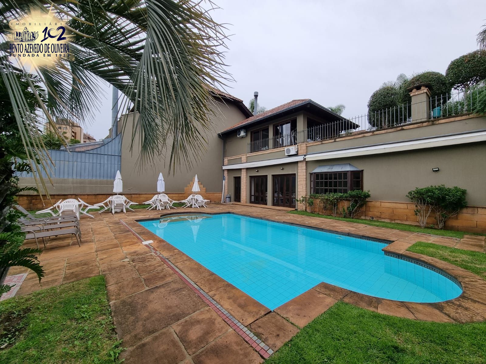 Piscina no condomínio