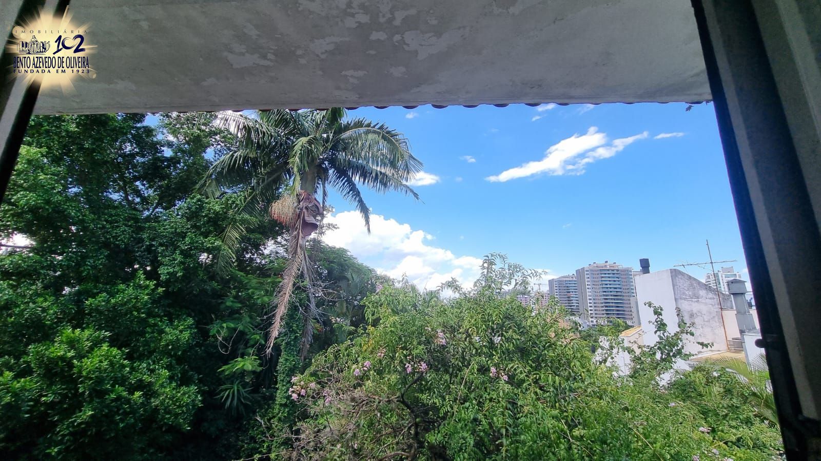 Vista da janela do quarto para os fundos