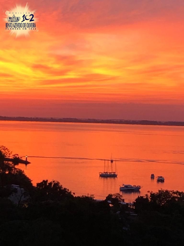 Por do sol da janela do apto