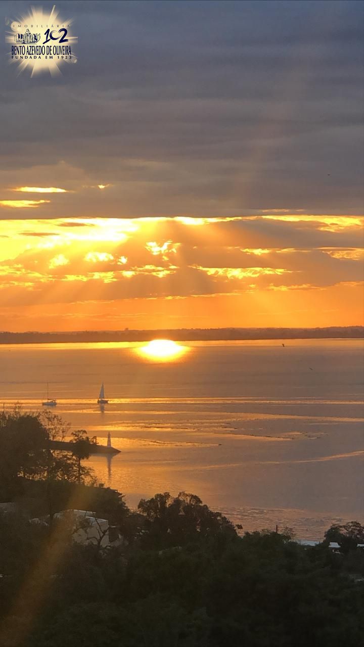 Por do sol da janela do apto