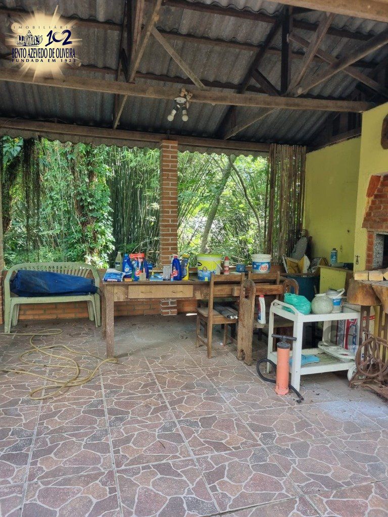 Área coberta na piscina