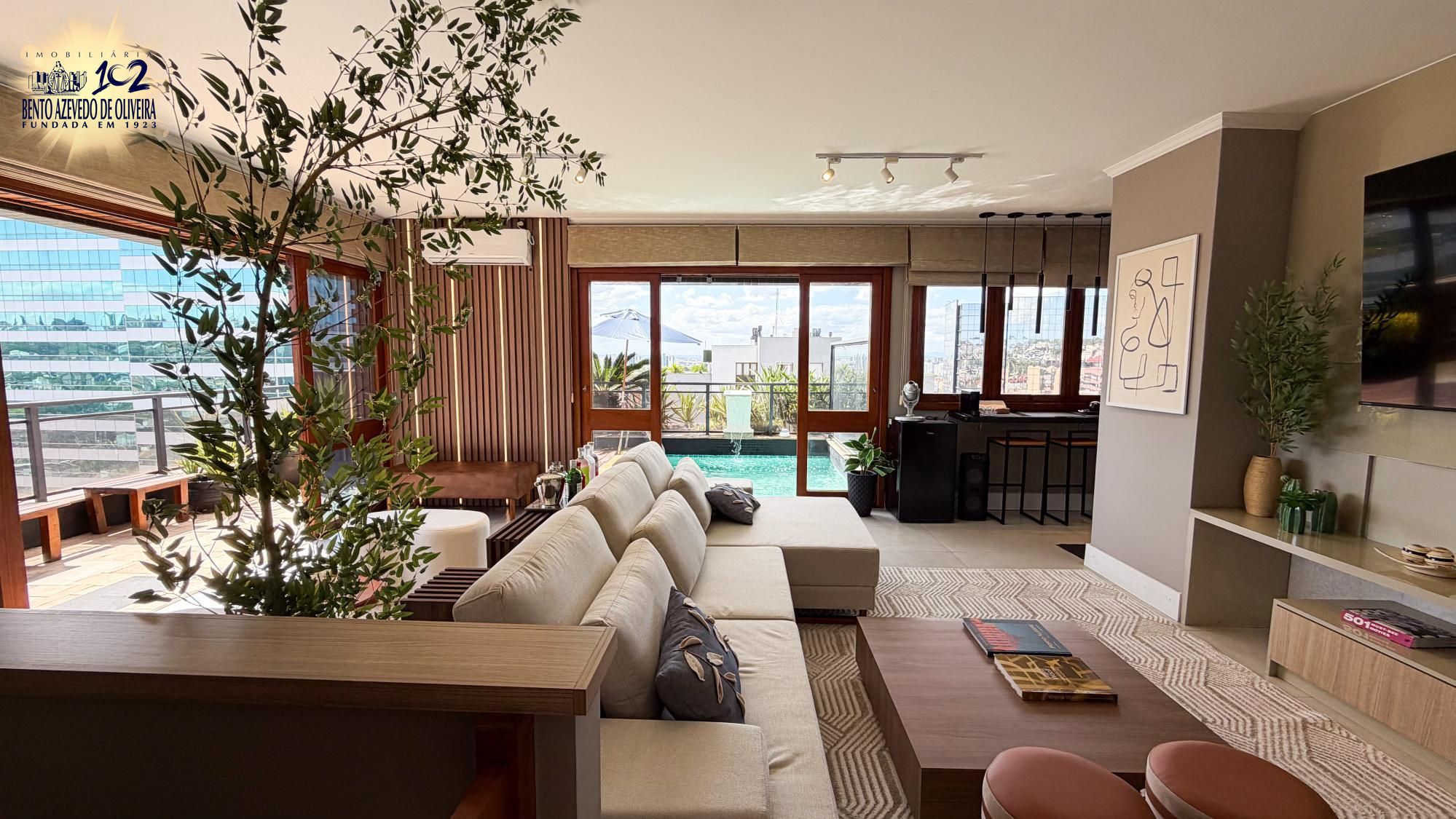 Cobertura, 3 quartos, 209 m² - Foto 2