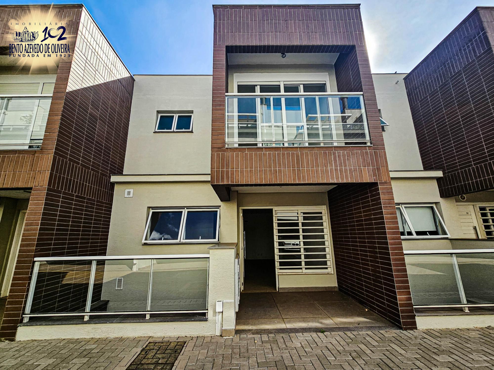 Frente das casas moderna e sem manutenção