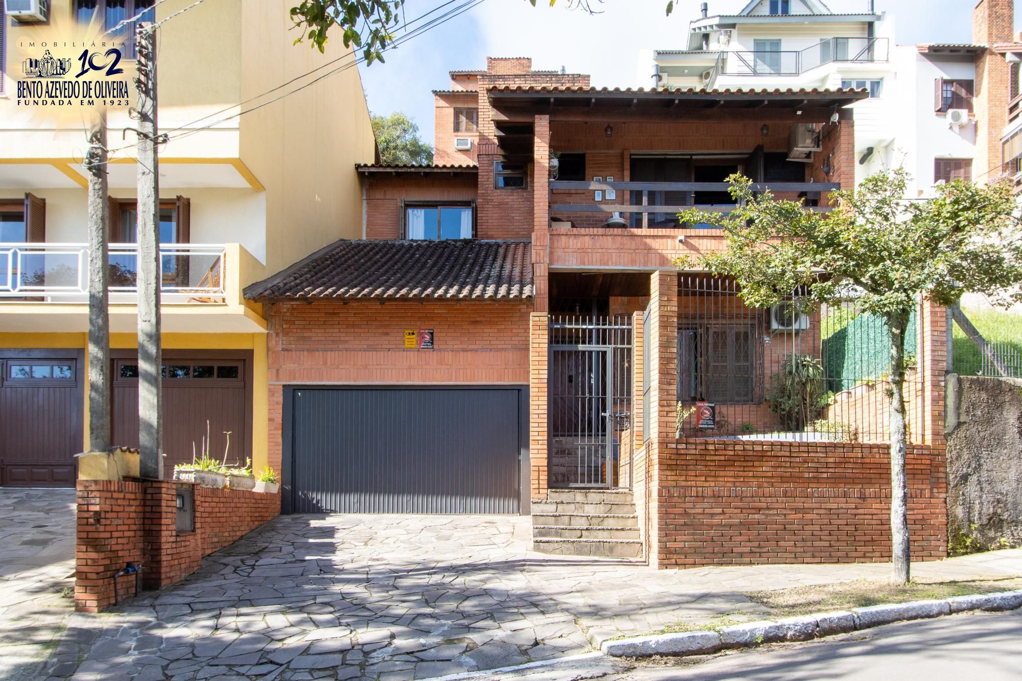 Casa, 5 quartos, 235 m² - Foto 1