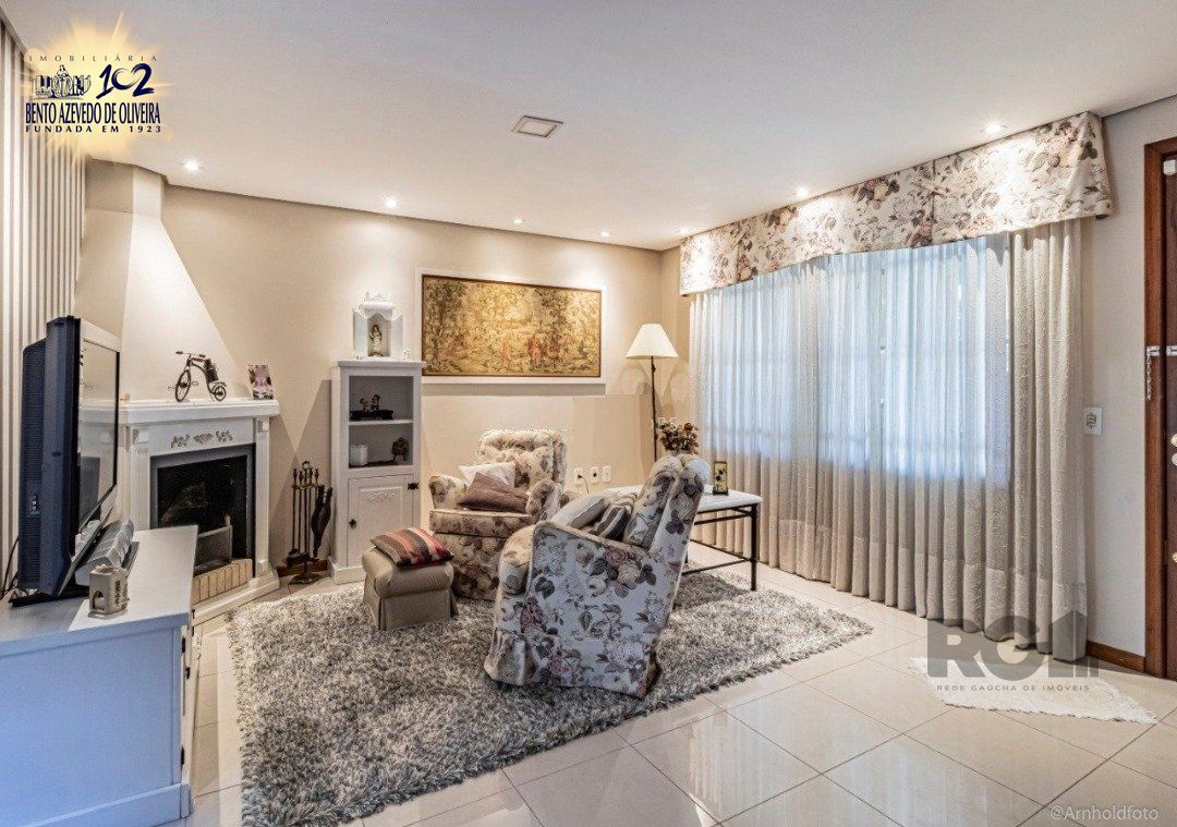 Casa, 6 quartos, 248 m² - Foto 1