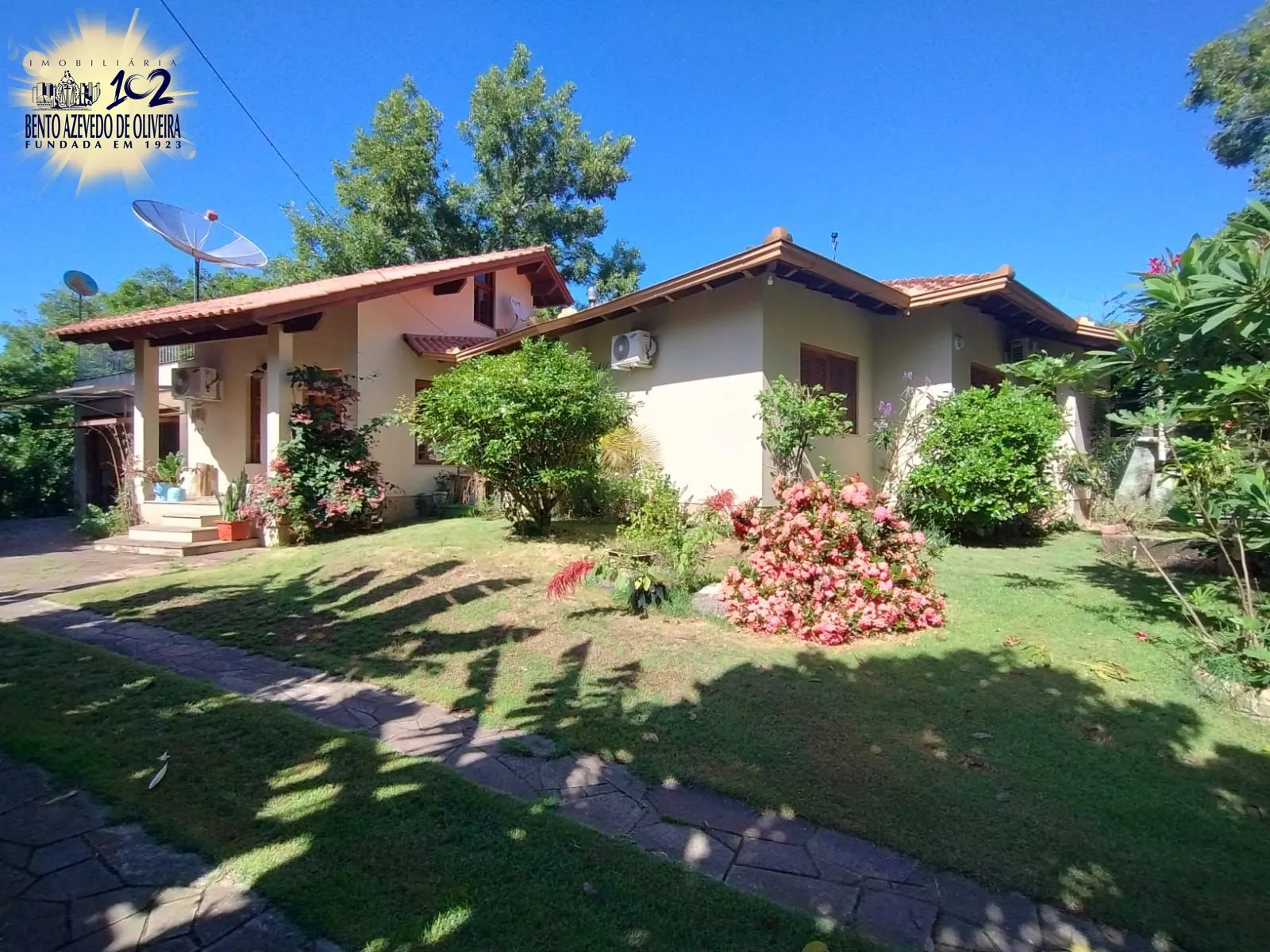 Casa, 3 quartos, 202 m² - Foto 1