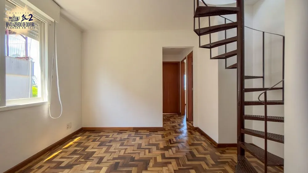 PÉ-DIREITO-ALTO