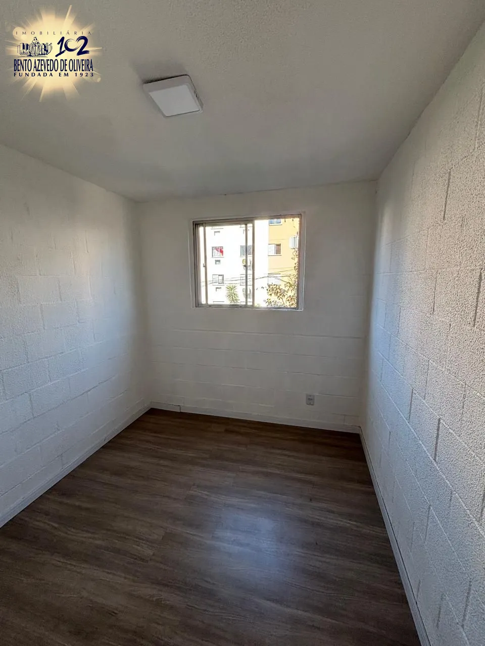QUARTO-BEM-ILUMINADO
