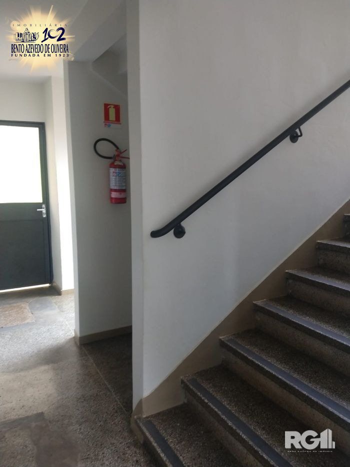 apartamento-entrada-preio-escada