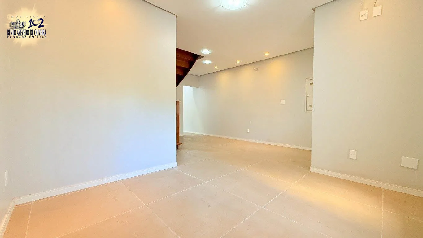 sala-ampla-iluminação-natural-bem ventilada