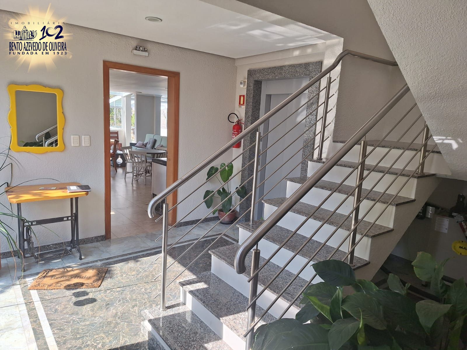 entrada para os aptos.