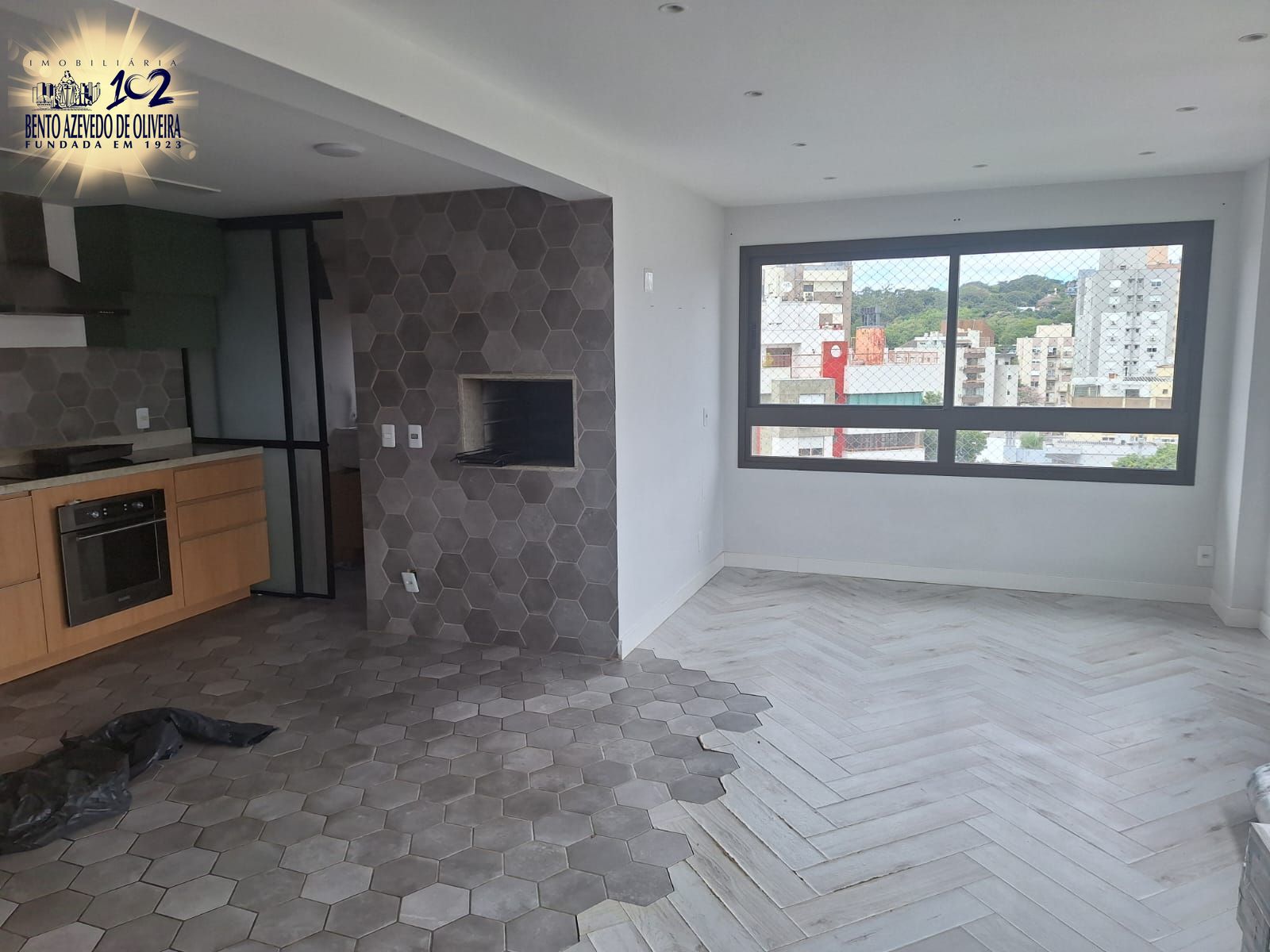 living integrada a cozinha churrasq.