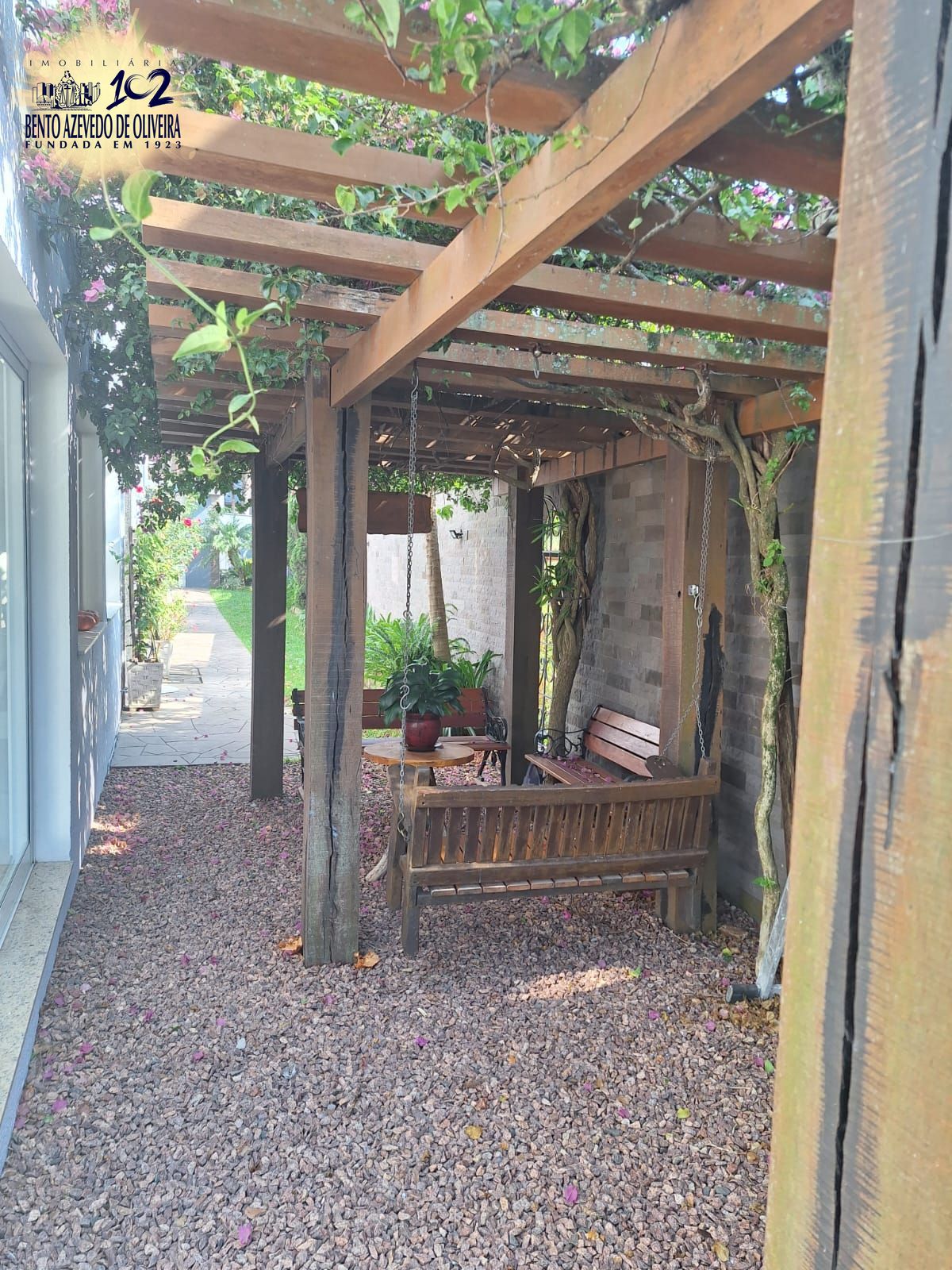 pergolado lateral do predio