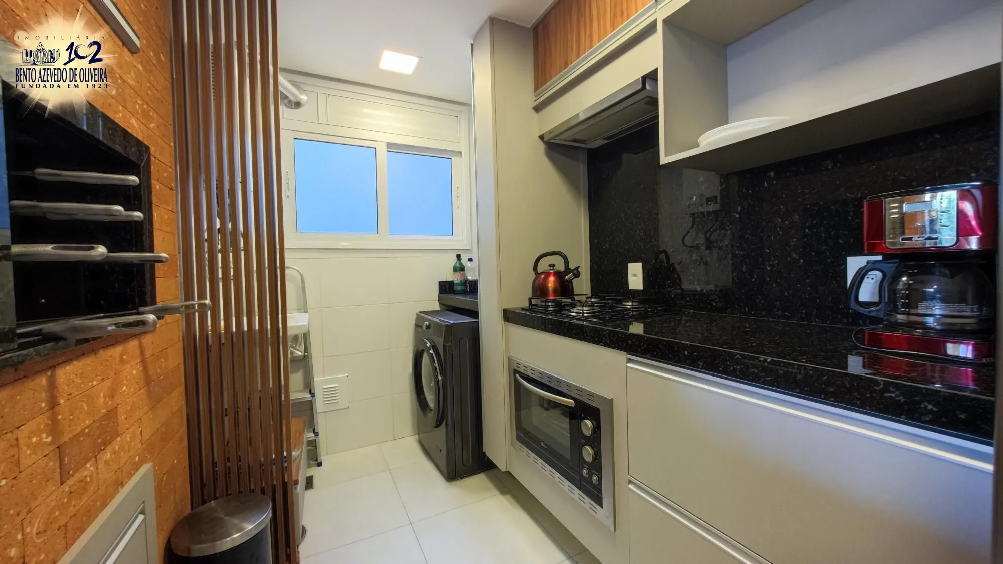 COZINHA E ÁREA DE SERVIÇO