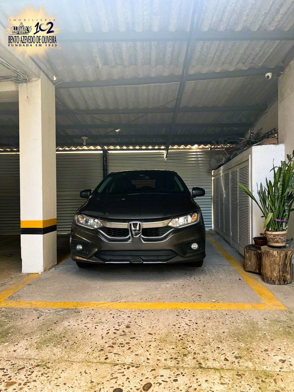 Vaga de garagem coberta