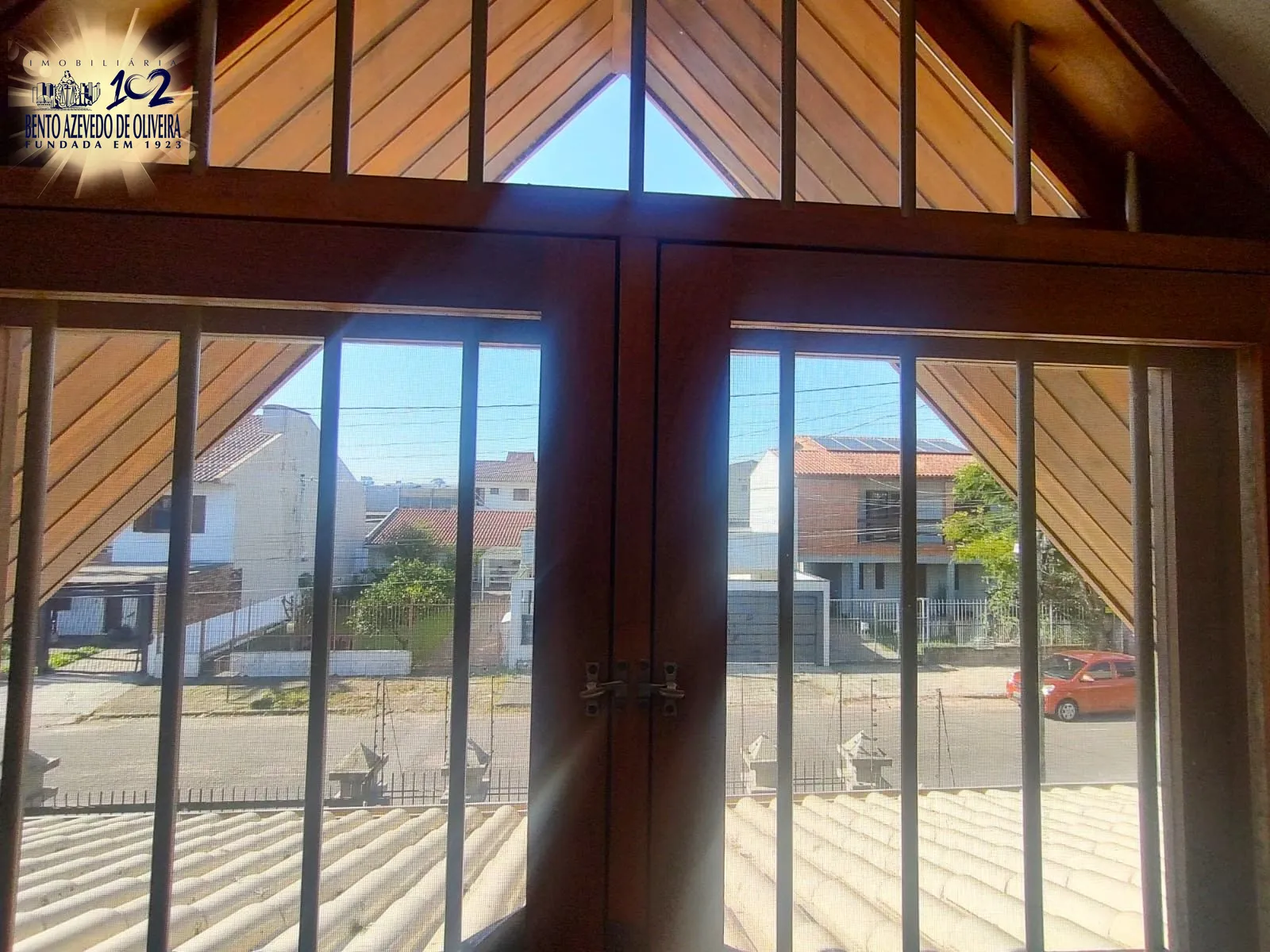 Vista do sotão de frente para a rua