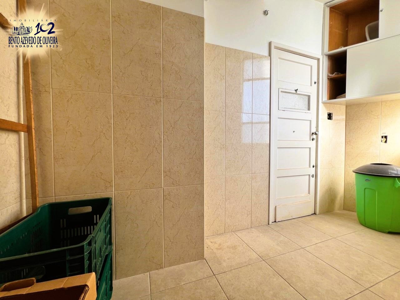 Depósito e entrada de serviço