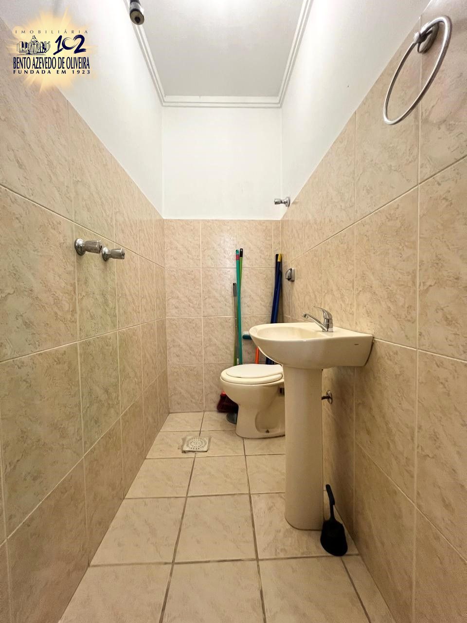 Banheiro auxiliar dependência