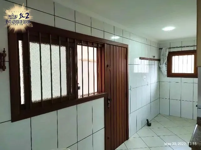 área de serviço e porta de saída para a área coberta lateral