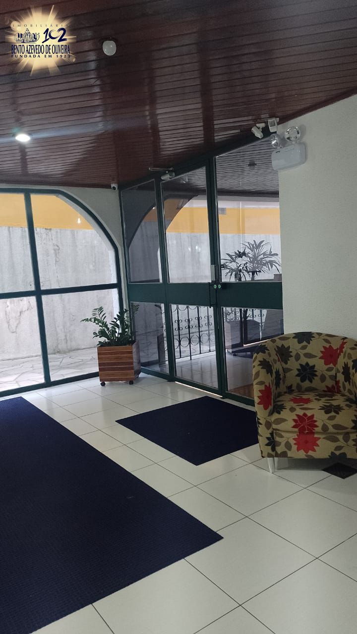 Hall do prédio com elevador