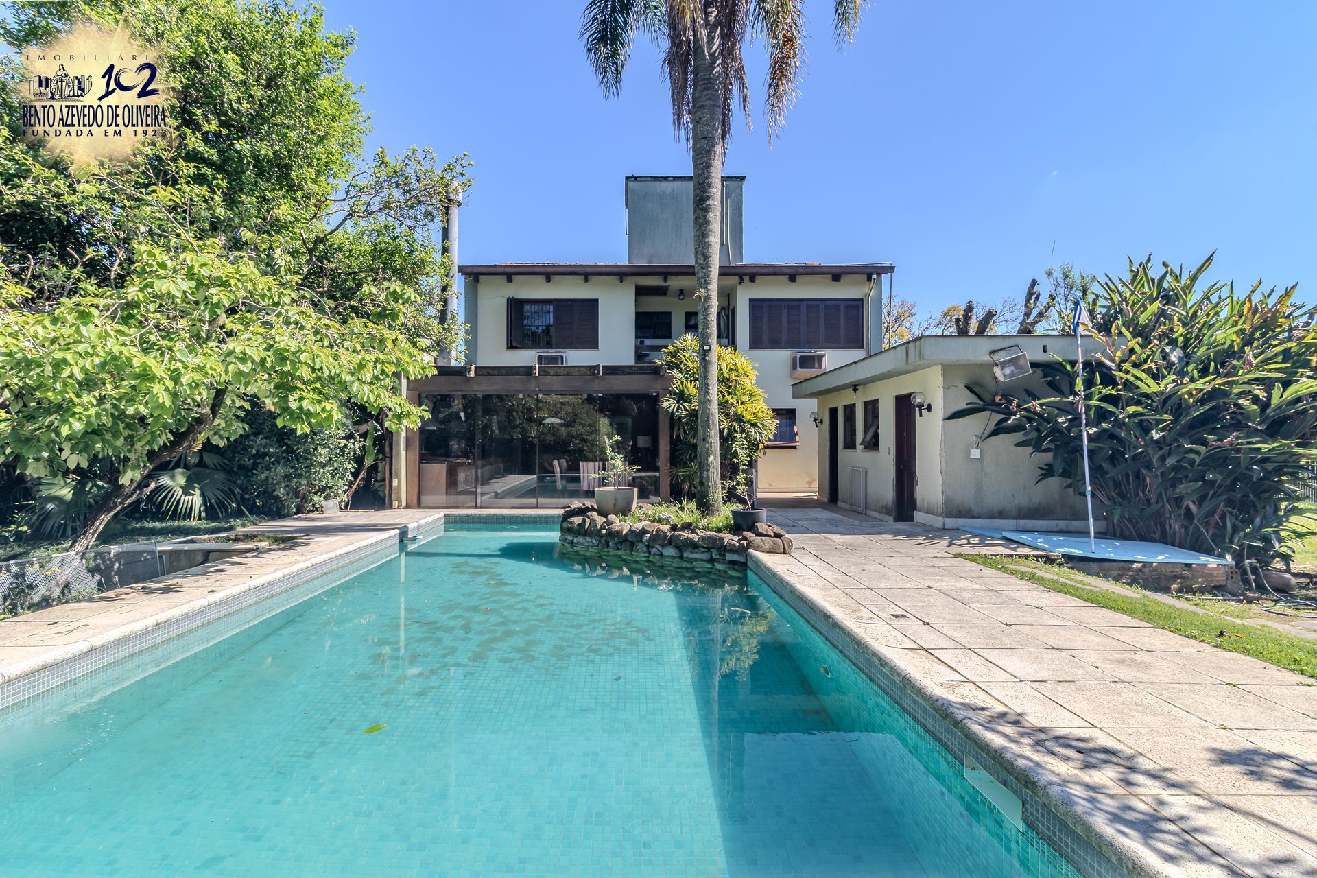 Casa, 4 quartos, 240 m² - Foto 1