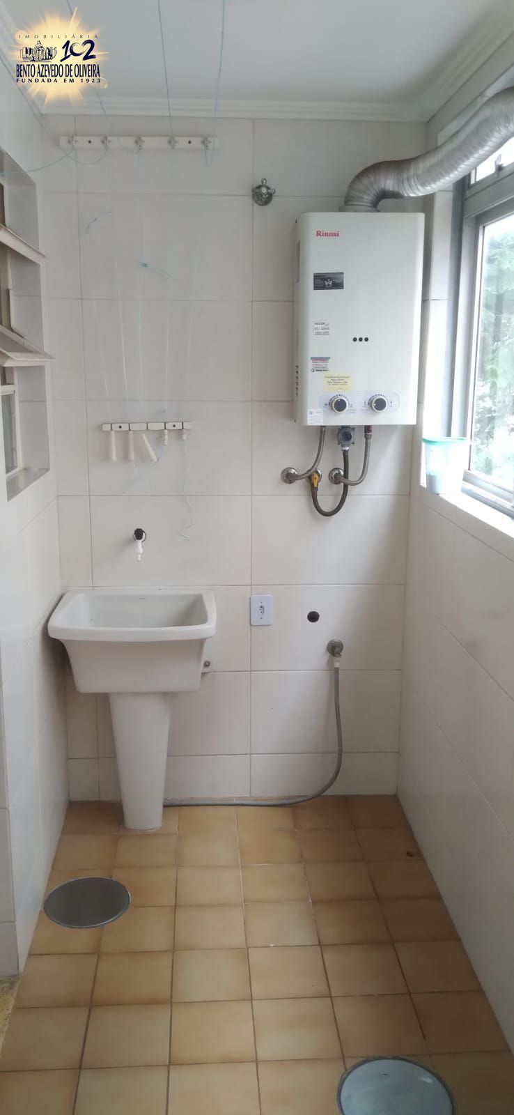 área de serviço tanque