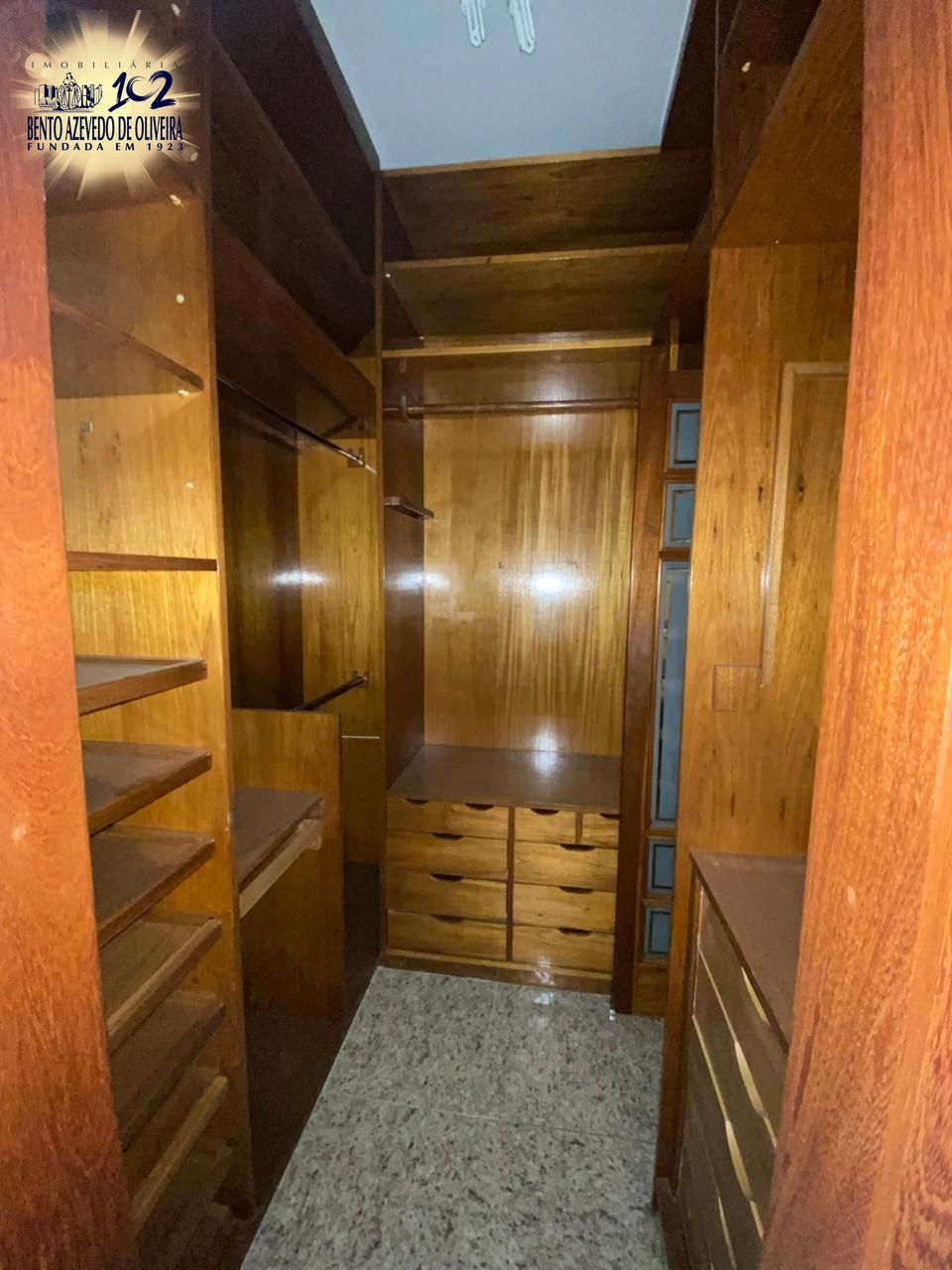 Closet suite