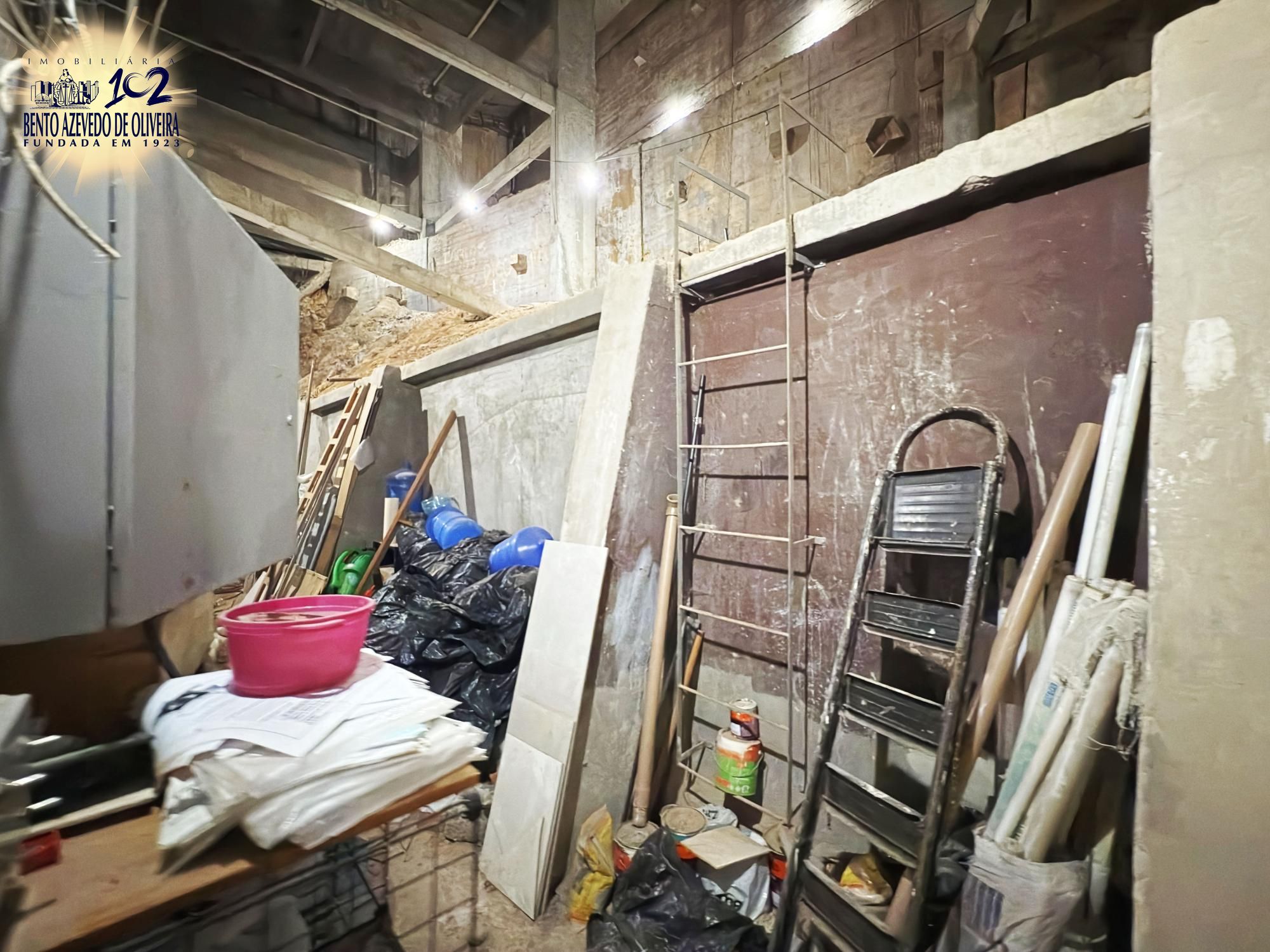 Depósito e possível área de expansão